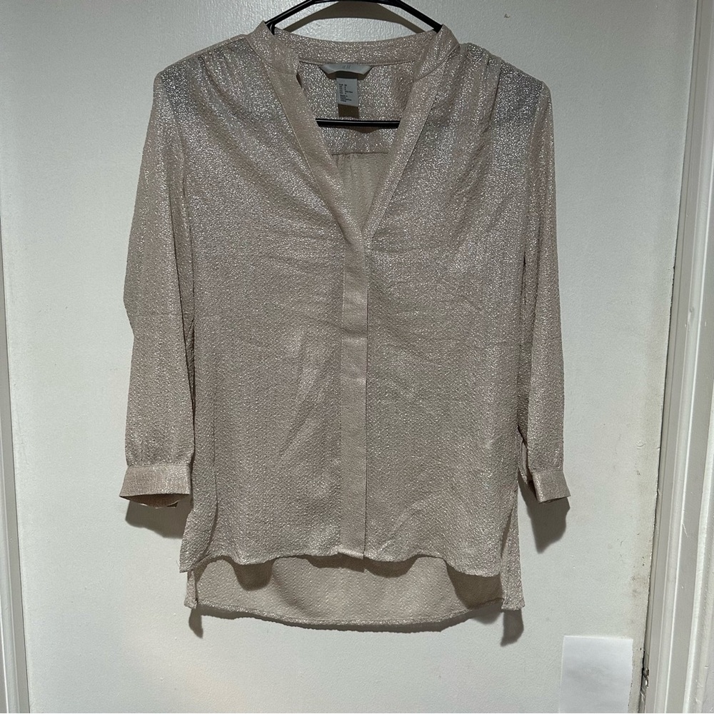H&M GOLD AND SILVER SPARKLY BUTTON DOWN BLOUSE! SIZE 2 NWOT! #142